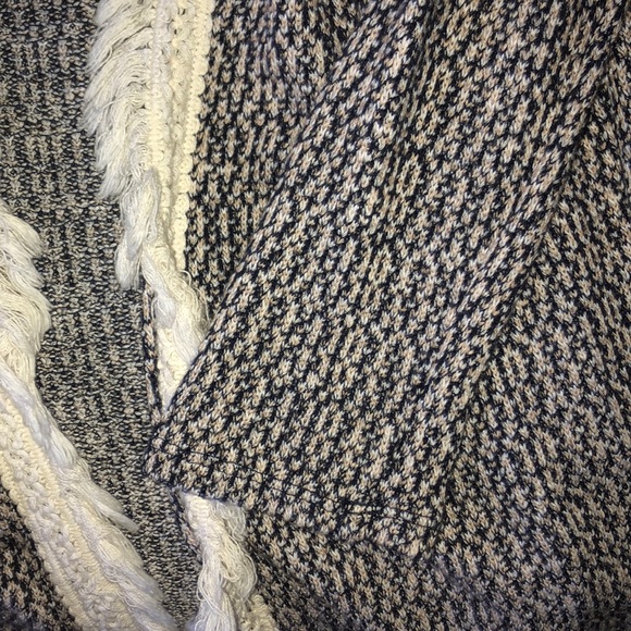 Cardigan with ruffles - Picture 2 of 3